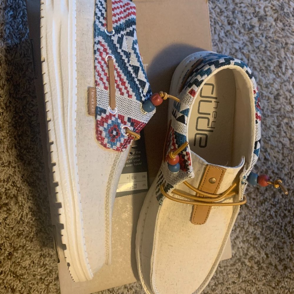 Hey Dude Ellie Festival